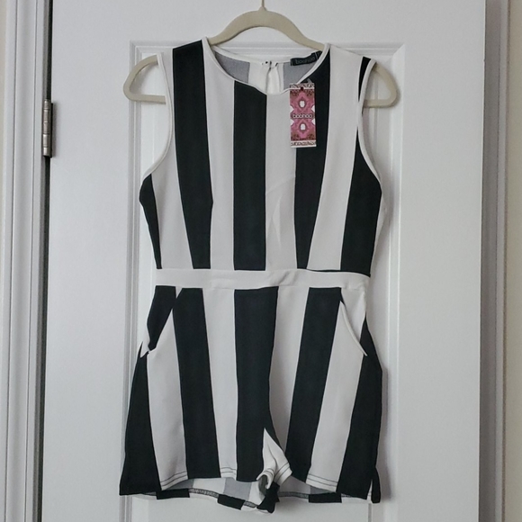 Boohoo Petite Pants - 🎉NWT🎉Petite Boohoo Stripe Romper